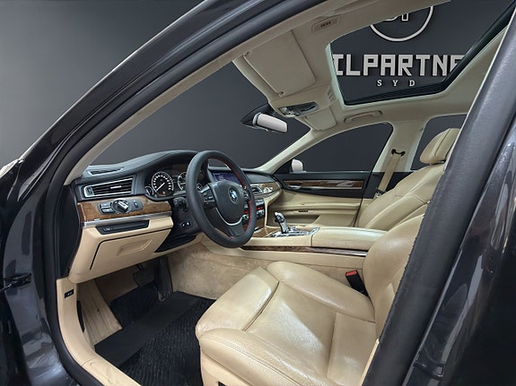 BMW 740d 8 of 17