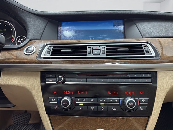 BMW 740d 15 of 17