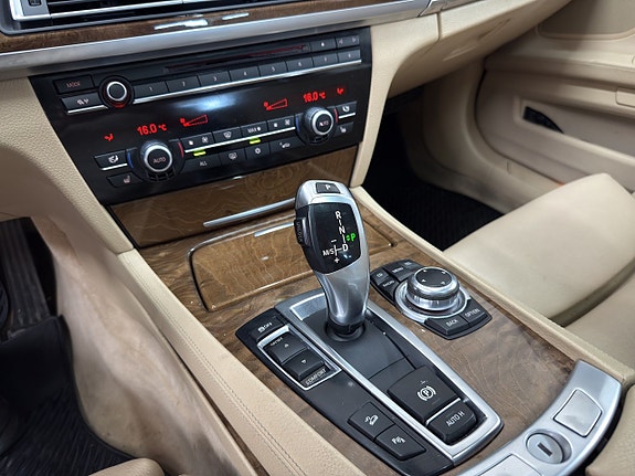 BMW 740d 16 of 17