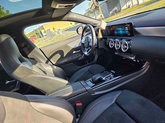 Mercedes-Benz CLA200 8 of 9
