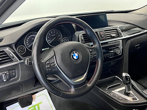 BMW 330e 19 of 25