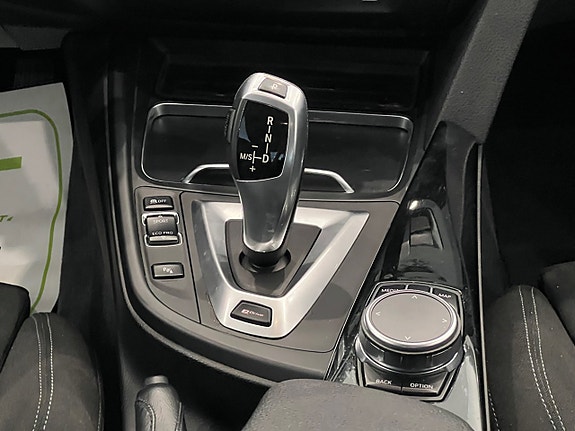 BMW 330e 15 of 25