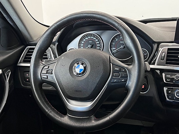 BMW 330e 14 of 25