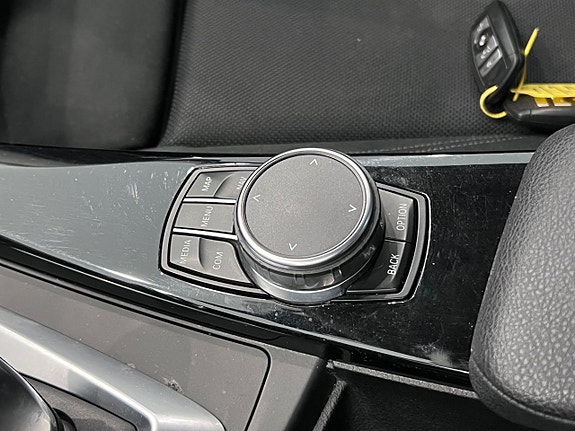 BMW 330e 23 of 25