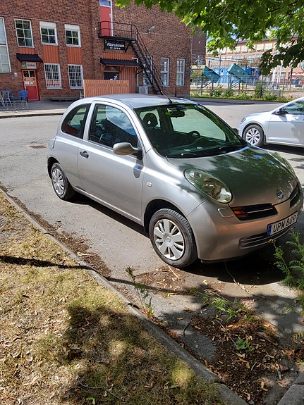 Nissan Micra 2 of 12