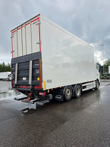 Volvo FH500 6x2 4 of 16