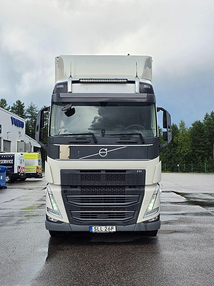 Volvo FH500 6x2 2 of 16