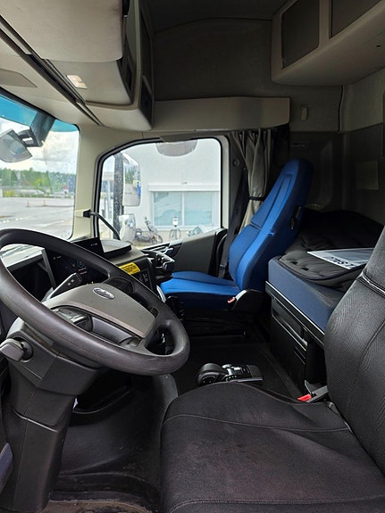 Volvo FH500 6x2 11 of 16