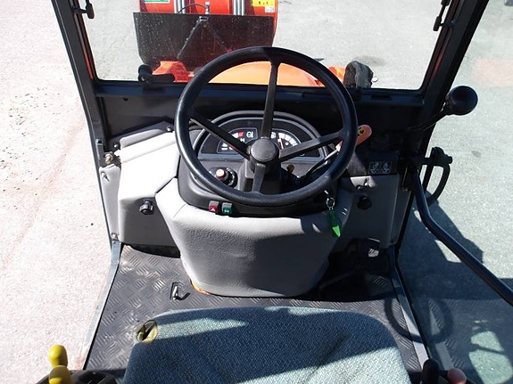 Kubota BX 2350D 6 of 7