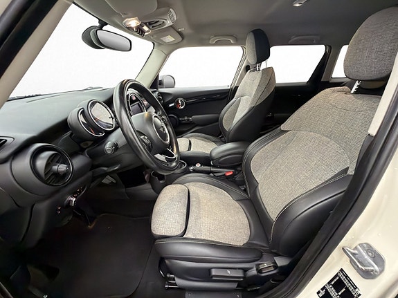 MINI Cooper S 11 of 30