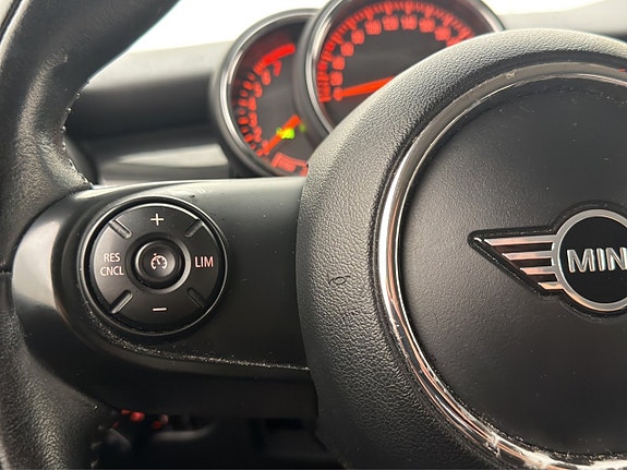 MINI Cooper S 15 of 30