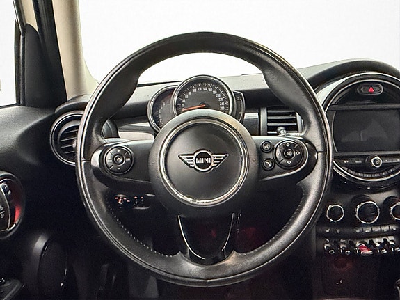 MINI Cooper S 13 of 30