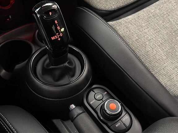 MINI Cooper S 23 of 30