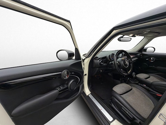MINI Cooper S 10 of 30