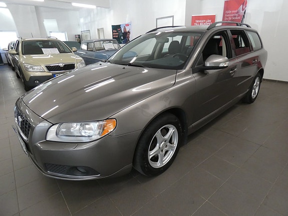 Volvo V70 3 of 16