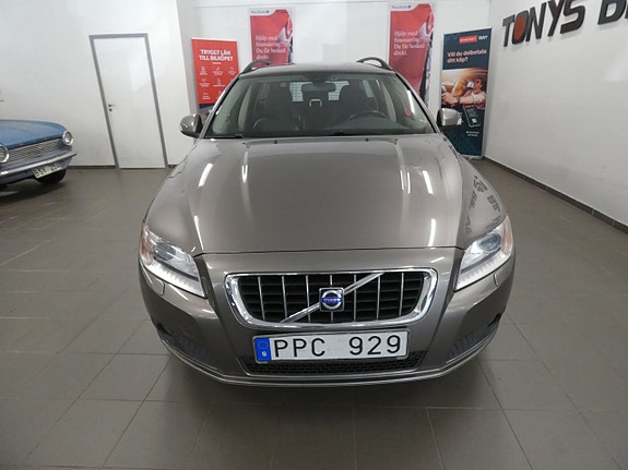 Volvo V70 2 of 16