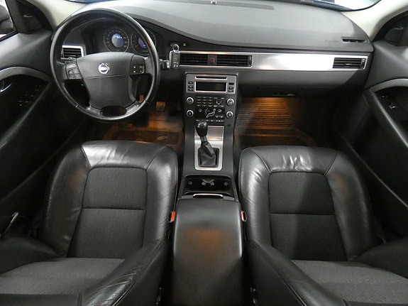 Volvo V70 12 of 16