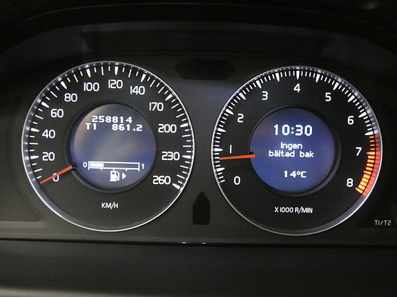 Volvo V70 8 of 16