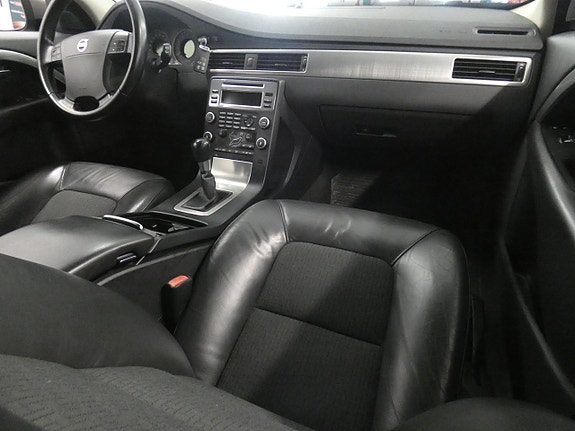 Volvo V70 13 of 16