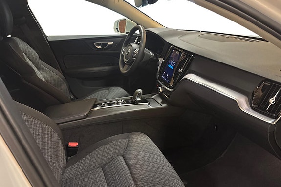 Volvo V60 10 of 13