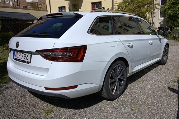 Skoda Superb 2 of 7
