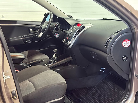Kia Ceed 12 of 19