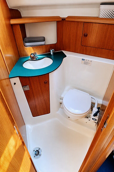 Jeanneau Sun Odyssey (2005) – Modern komfort och seglarglädje! - Bullandö marina 4 of 5