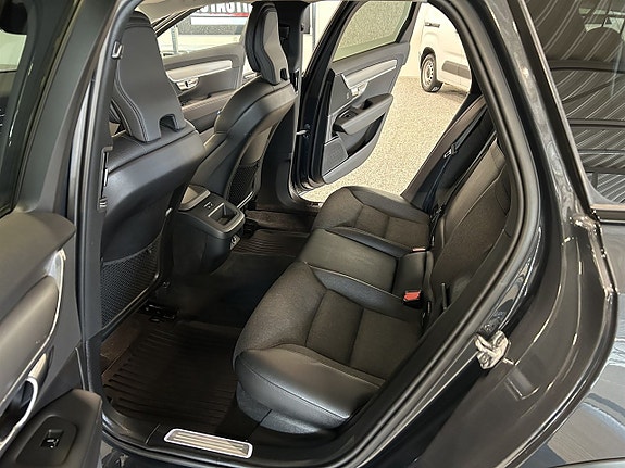 Volvo V90 Cross Country 14 of 25