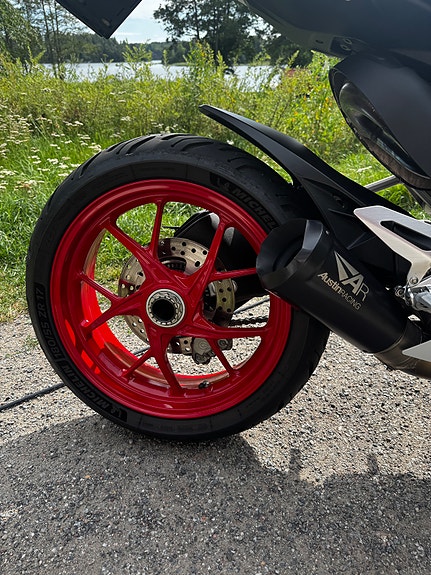 Ducati Panigale V2 18 of 25