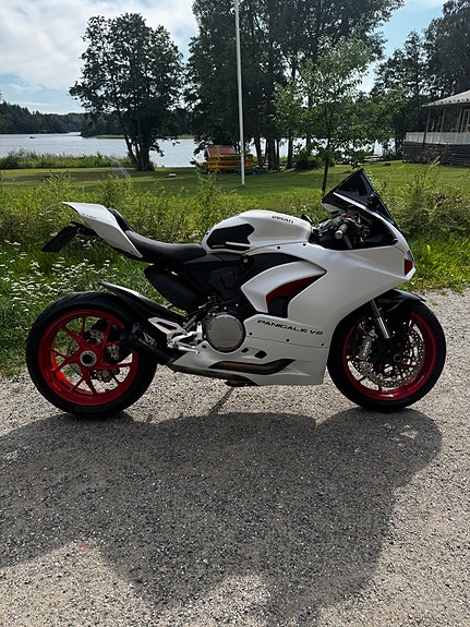 Ducati Panigale V2 2 of 25