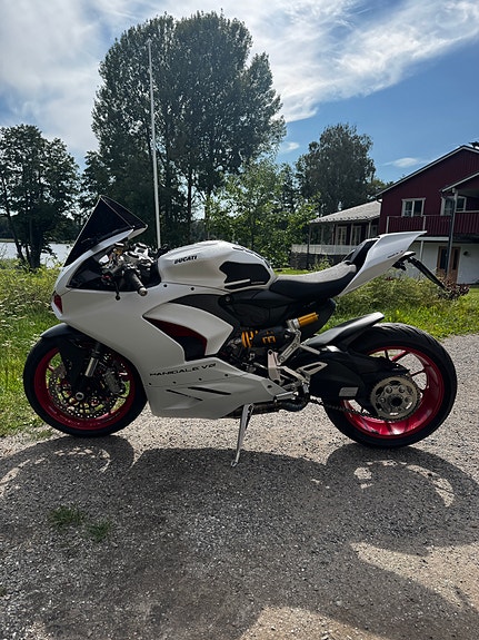 Ducati Panigale V2 3 of 25