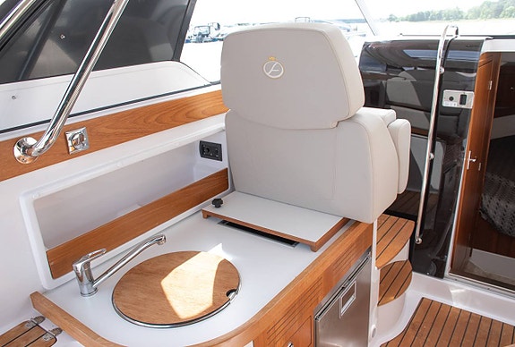 AQUADOR 28 HT | Diesel V6 | 8995/m 8 of 12