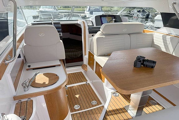 AQUADOR 28 HT | Diesel V6 | 8995/m 4 of 12