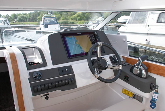 AQUADOR 28 HT | Diesel V6 | 8995/m 5 of 12