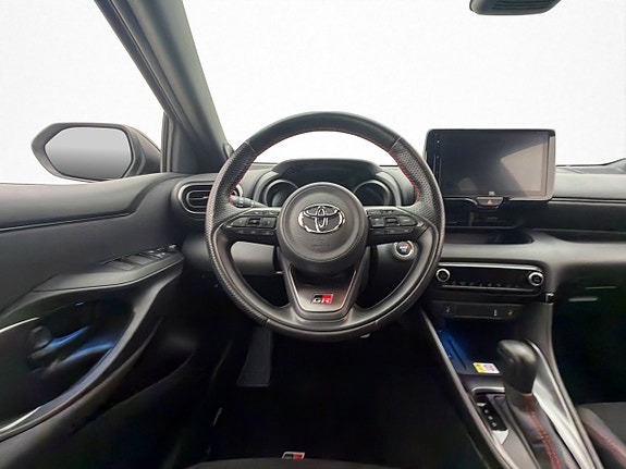 Toyota Yaris 15 of 30