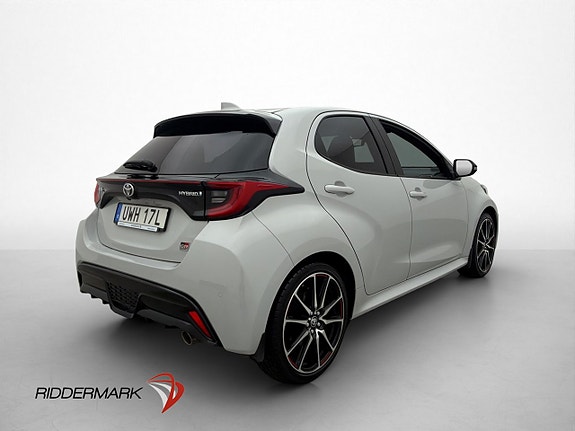 Toyota Yaris 8 of 30
