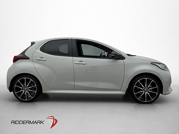 Toyota Yaris 9 of 30