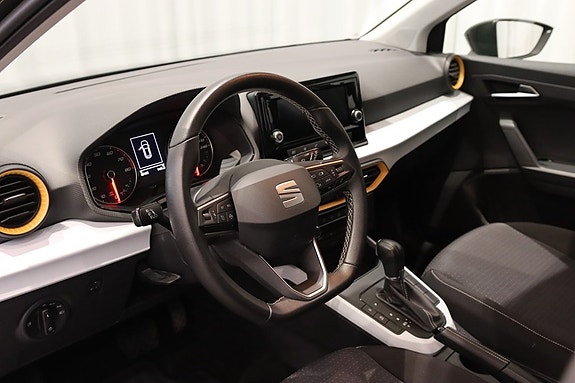 Seat Arona 10 of 17