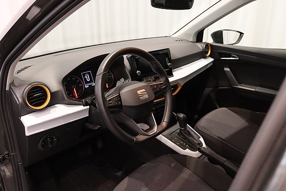 Seat Arona 9 of 17