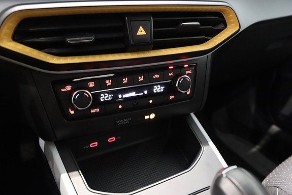 Seat Arona 15 of 17