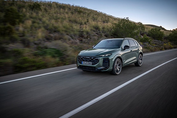 Audi Q3 2 of 13