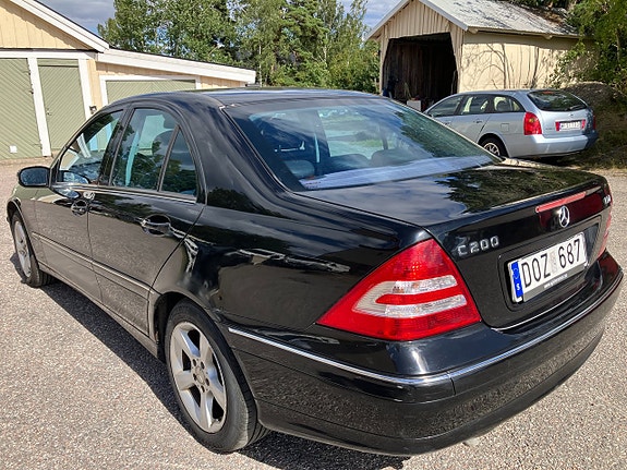 Mercedes-Benz C200 3 of 8