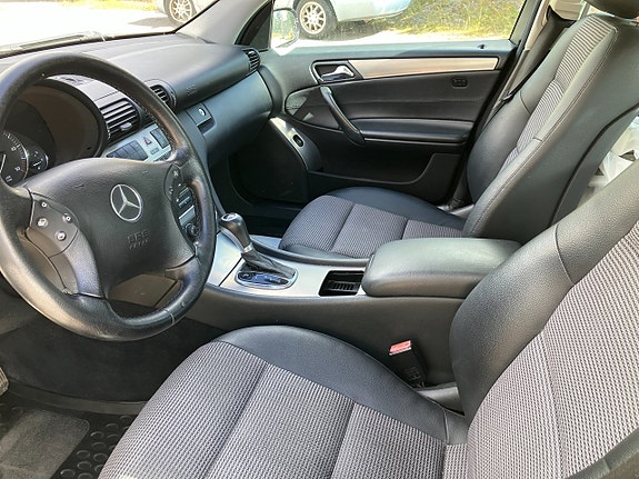 Mercedes-Benz C200 5 of 8