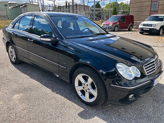 Mercedes-Benz C200 2 of 8