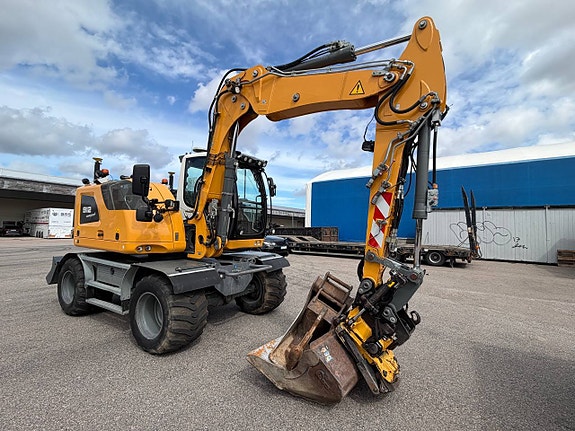Liebherr 912 Compact 8 of 11