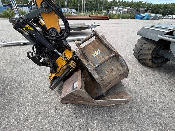 Liebherr 912 Compact 10 of 11