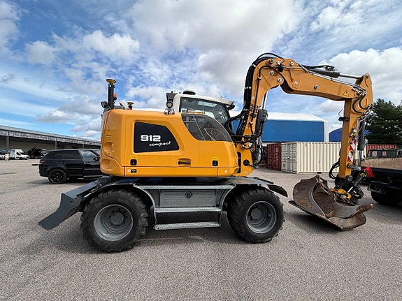 Liebherr 912 Compact 7 of 11