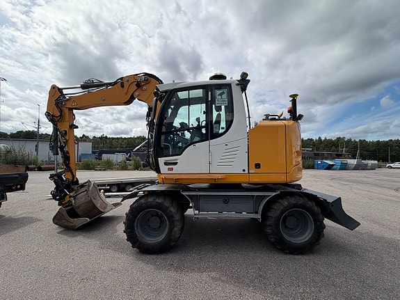 Liebherr 912 Compact 2 of 11