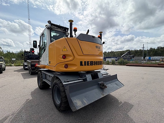 Liebherr 912 Compact 4 of 11
