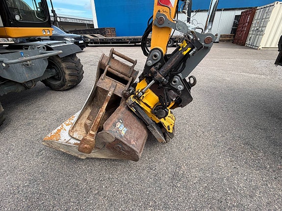 Liebherr 912 Compact 9 of 11